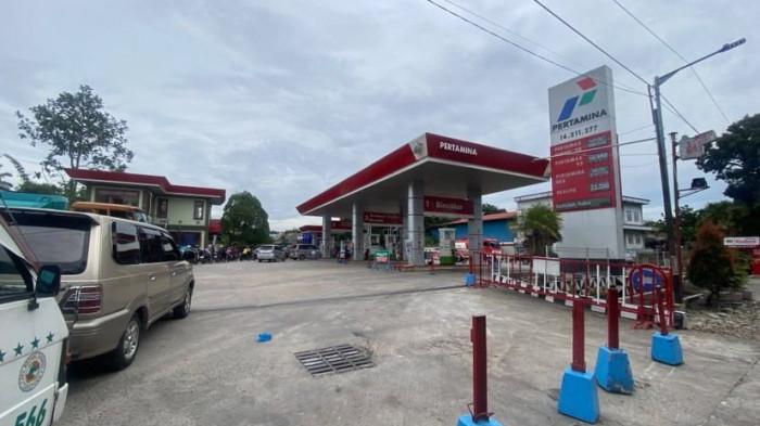 Suasana kendaraan yang hendak mengantre BBM di SPBU 14.211.277 Jalan Sisingamangaraja Kota Pematangsiantar, Rabu (10/6/2026) tengah hari
