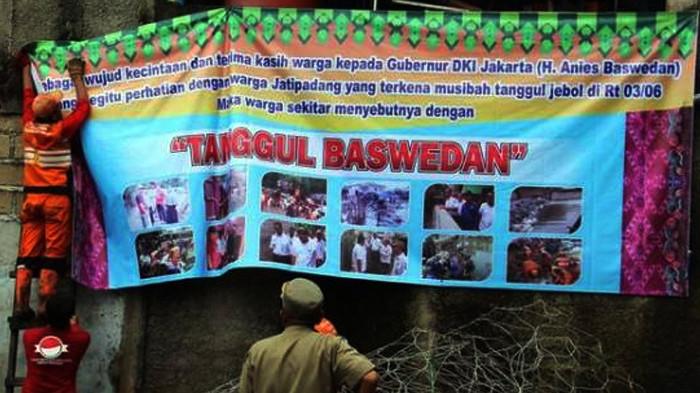 LAGI-LAGI Tanggul Baswedan di Jaksel Jebol, Puluhan Rumah Terendam, Apa Kaitannya dengan Anies?