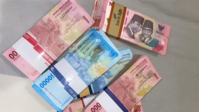 RUPIAH BARU- Ilustrasi mata uang rupiah baru pecahan Rp100 ribu dan Rp 50 ribu.