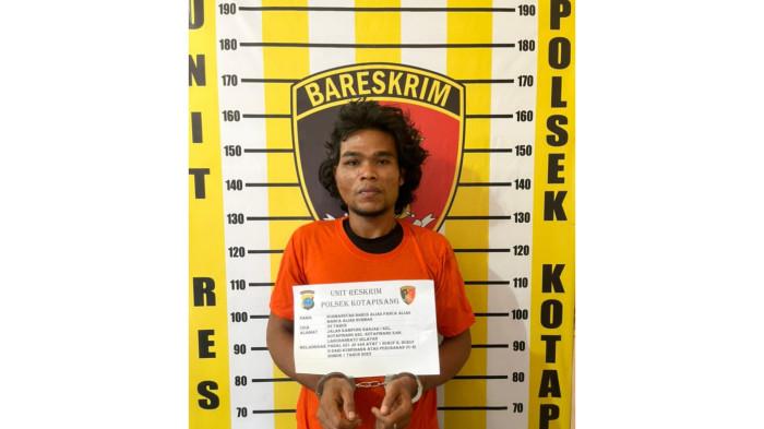 Tampang Nurmansyah Barus (33) diduga melakukan pencurian sekaligus menyandera seorang perempuan lanjut usia di Kota Pinang Labuhanbatu Selatan