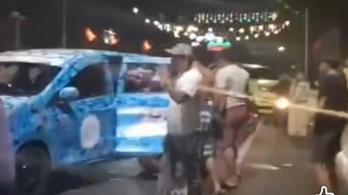 Tangkapan layar atas aksi pengeroyokan yang menewaskan pemuda 24 tahun oleh Oknum Anggota OKP di Taman Bunga Siantar, Kamis (28/6/2026)
