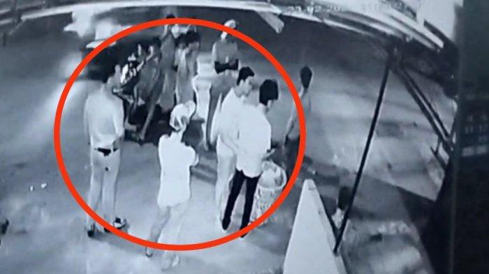 Beredar Rekaman CCTV Aksi Kriminal Oknum Kades Cs Ngaku Polisi Ancam dan Rampok Mahasiswa
