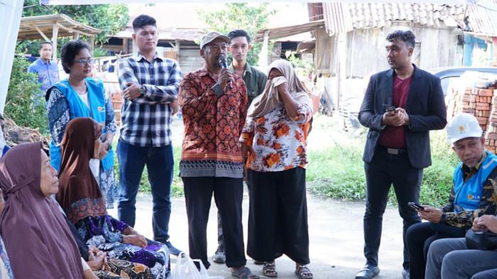 Terangi Rumah Ibu Atik,