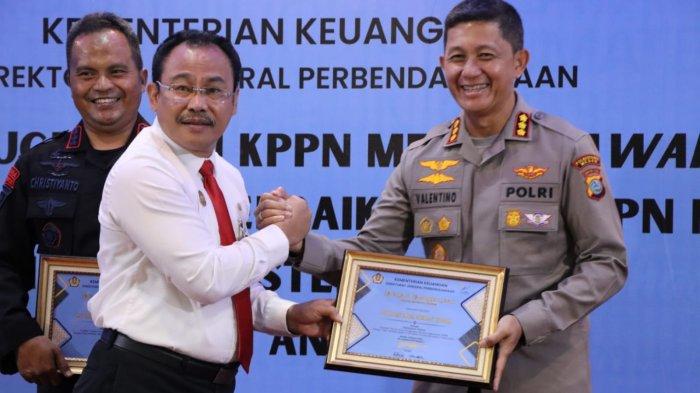 Kapolrestabes Medan Peroleh Penganugerahan KPPN Medan Award Semester II 2022