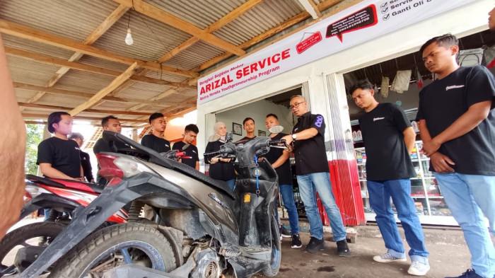 Terus Bertumbuh, Bengkel Binaan