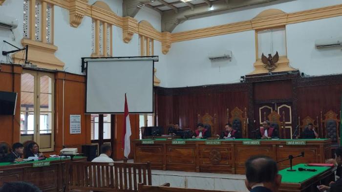 KASUS KORUPSI - Tiga mantan petinggi di perusahaan milik negara, PT Prima Alloy Steel Universal (Inalum), menjadi terdakwa dalam kasus korupsi penjualan aluminium dalam persidangan di Pengadilan Negeri Medan, Rabu (6/5/2026).