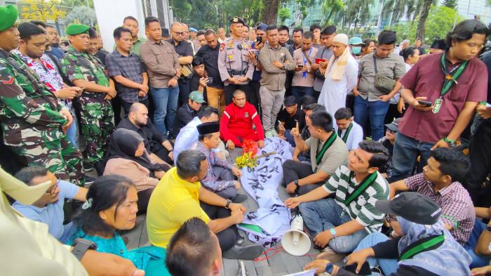 Ketua DPRD Medan Wong Chun Sen Tuai Kritik Usai Pertemuan dengan Mahasiswa di Hotel