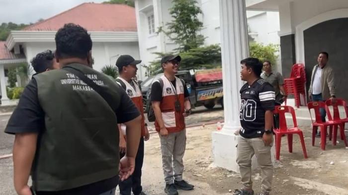 Universitas Muslim Indonesia (UMI) Makassar melalui Fakultas Kedokteran menurunkan Tim Bantuan Medis untuk memberikan dukungan layanan kesehatan bagi masyarakat terdampak banjir dan longsor di Kota Sibolga, Sumatera Utara.