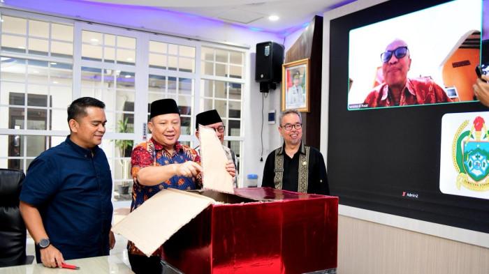 Tim Sel dan Pansel Komisi Informasi (KI) Provinsi Sumut  mulai melakukan pemeriksaan berkas yang dikirim pendaftar di Dinas Kominfo Sumut,