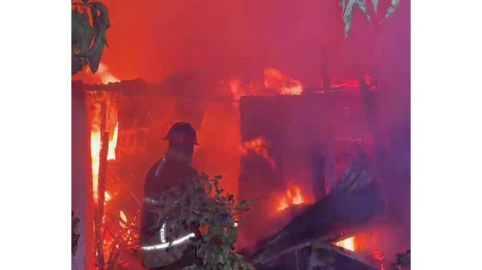 12 Unit Rumah di Jalan Asia Mega Mas Terbakar, Damkar: Diduga Korsleting Listrik