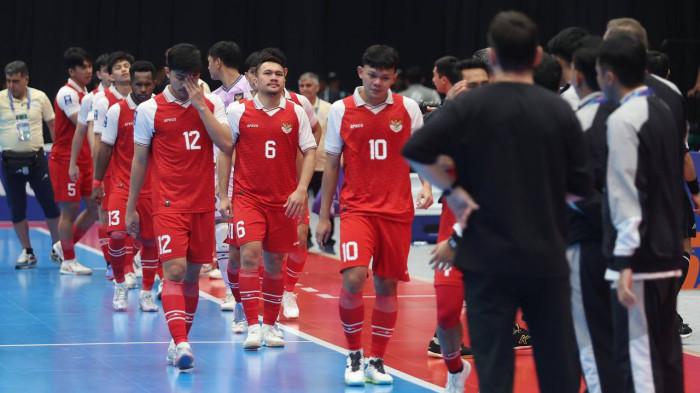 RUNNER-UP - Timnas Futsal Indonesia harus puas menjadi runner-up usai kalah dari Iran di final Piala Asia Futsal 2026 lewat adu penalti.