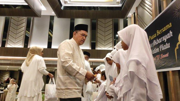 Peduli Anak Yatim Piatu, Sekretaris Umum Ikatan Notaris Indonesia Bagi-bagi Sembako