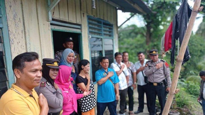 Kapolsek Siantar Barat Bantu Lansia Korban Bencana