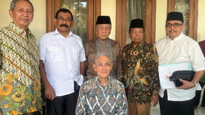 Forum Purnawirawan Prajurit TNI saat menemui mantan Wakil Presiden Try Sutrisno di Menteng, Jakarta Pusat pada Jumat, 30 Mei 2025. (X)