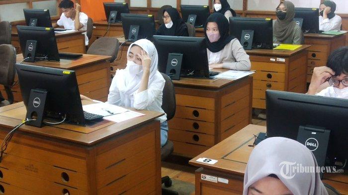 Ujian tulis berbasis komputer untuk seleksi Perguruan Tinggi Negeri melalui SBMPTN
