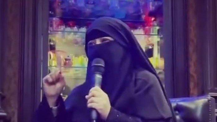 Padahal Harus Menghidupi 4 Anak Seorang Diri, Umi Pipik Kepergok Berikan Bantuan untuk Sosok Ini