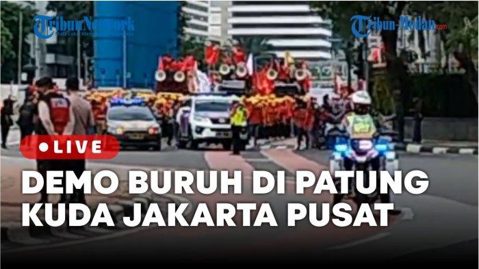 Massa Buruh Unjuk Rasa Padati Kawasan Patung Kuda, Polisi Tutup Jalan Merdeka Barat