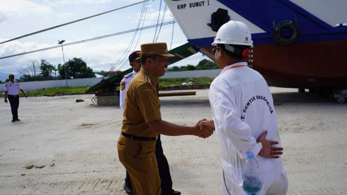 Wabup Toba Tinjau Galangan Kapal