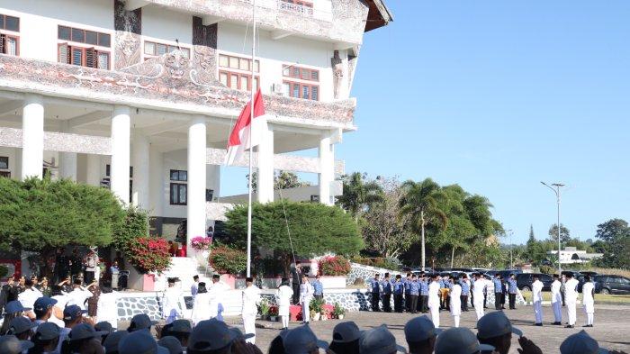 Wakil Bupati Toba Pimpin Upacara Bendera Hari Lahir Pancasila Tahun 2025 Tingkat Kabupaten Toba
