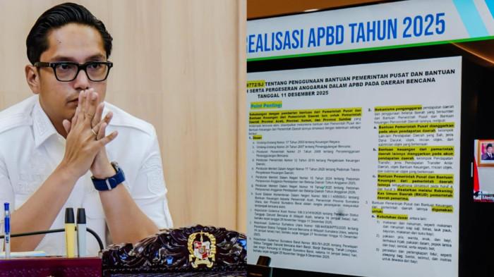 Wali Kota Medan, Rico Waas mengikuti Rapat Evaluasi Realisasi APBD yang dipimpin langsung Menteri Dalam Negeri Muhammad Tito Karnavian secara daring, Rabu (25/12/2025).