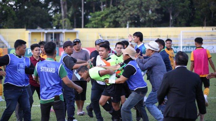 BERAKHIR Ricuh, Tambahan Waktu 10 Menit dari Wasit Buat Nusantara United Bisa Tahan Imbang PSDS
