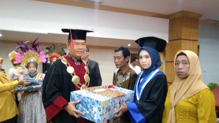 Wisuda Akademi Kebidanan Langkat, Plt Bupati Beri Pesan Jadilah Bidan Terhormat