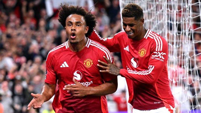Penyerang Manchester United, Joshua Zirkzee (Kiri) mencetak gol di laga pembuka Liga Inggris 2024-2024