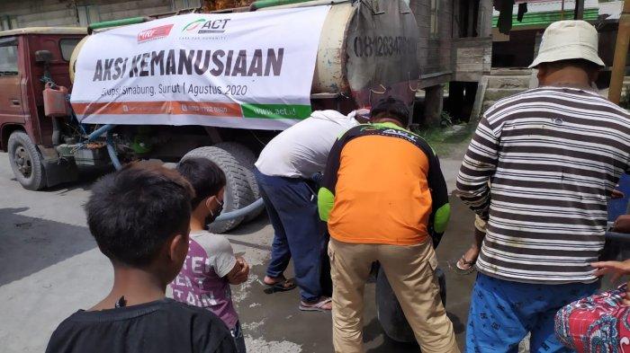 ACT Sumut Salurkan Air Bersih kepada Korban Bencana Gunung Sinabung