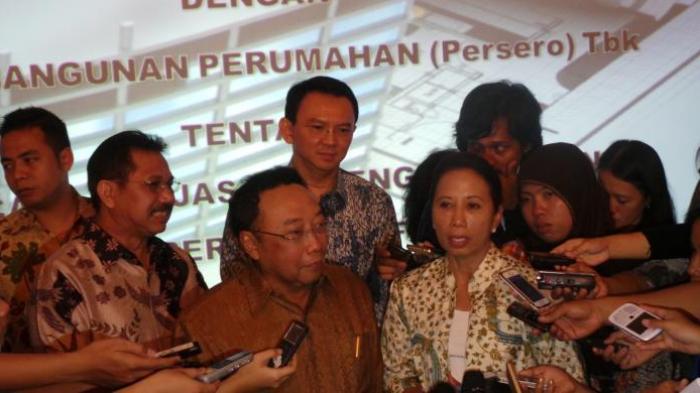 Menteri BUMN Rini Soemarno saat penandatanganan nota kesepahaman kerjasama PT Jakpro dan PT PP (Persero), di Balai Kota, Jumat (4/12/2015) lalu.