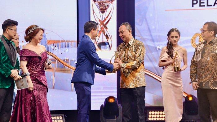 Polri Raih Penghargaan Lembaga Dengan Pelayanan dan Komunikasi Terbaik