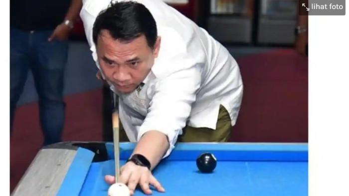 ANGGARAN MEJA BILIAR - Ketua DPRD Sumsel, Andie Dinialdie yang juga Ketua POBSI Sumsel, pada salah satu momen turnamen POBSI Cup dengan total hadiah Rp 61 juta beberapa waktu lalu.