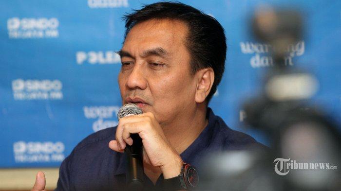 Anggota Komisi VII DPR RI Fraksi PDIP, Effendi Simbolon berdiskusi terkait Polemik kenaikan harga BBM, di Jakarta, Sabtu (30/8/2014). 
