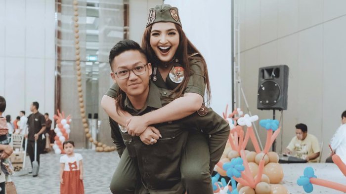 Momen Azriel Bermanja-manja dengan Ashanty hingga Sebut Sang Bunda Malaikat Turun dari Langit