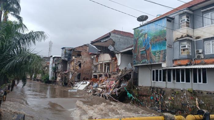 banjir denpasar bangunan runtuh