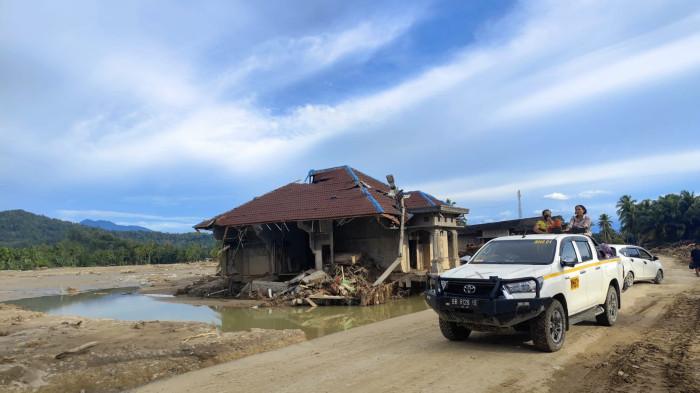 SISA RUMAH - Penampakan satu rumah tersisa di Garoga usai banjir bandang di Batangtoru, Selasa (2/12/2025). Banjir bandang ini nyaris menghapus Desa Garoga.