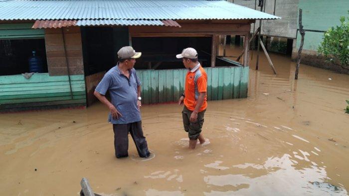Ratusan Rumah di Madina Terendam Akibat Hujan Deras yang Bikin Sungai Batang dan Sampuran Meluap