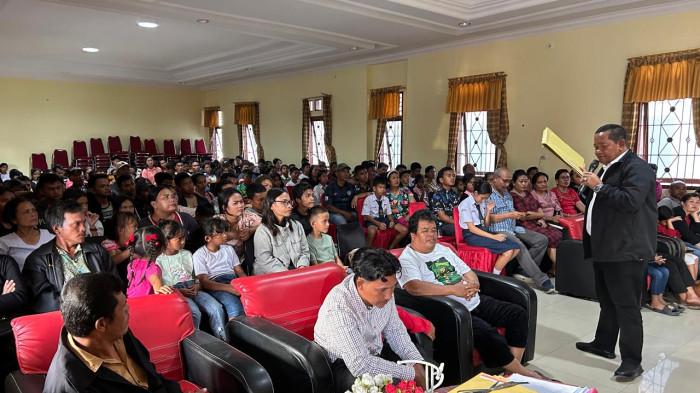 beasiswa dari Ketua DPD PDIP Sumut, Rapidin Simbolon, di Sibatuara dan Hotel Dainang.