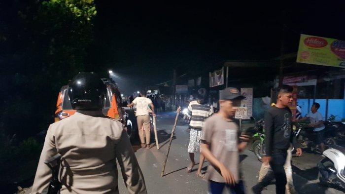 BENTROK Dua Kelompok Ormas di Namorambe, Polisi Lepas Tembakan