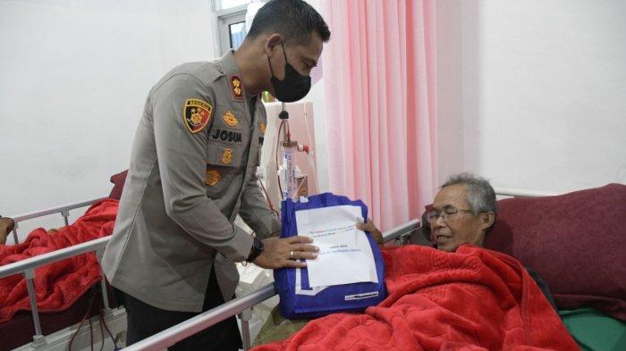Pada Peresmian Unit Pelayanan Dialisis RSUD Hadrianus Sinaga, Kapolres Samosir Jenguk Pasien