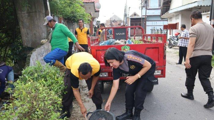 50 Personel Polrestabes Medan Libatkan Diri Kebersihan Lingkungan