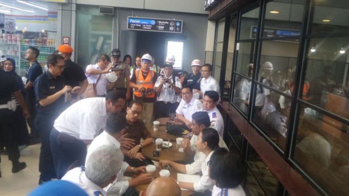 Budi Karya dan Rini Sumarno Tinjau Pembangunan MRT dan Kereta Api Bandara
