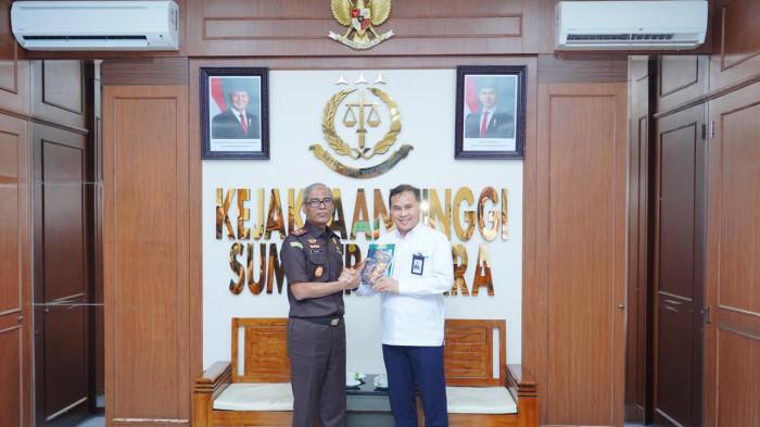 cinderamata berupa buku