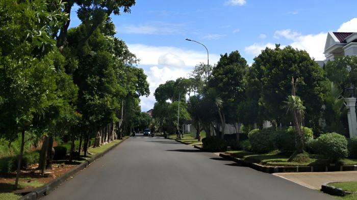 CUACA CERAH- Ilustrasi kondisi cuaca cerah di sebuah kota yang tampaknya terlihat tenang.