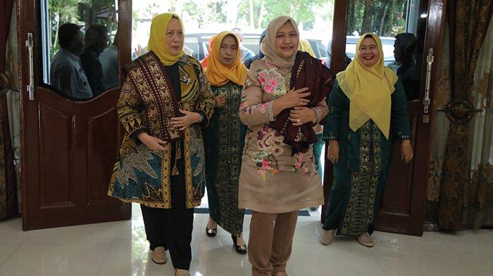 Ketua Dekranasda Sumut Buka Pelatihan Pembuatan Souvenir di Asahan