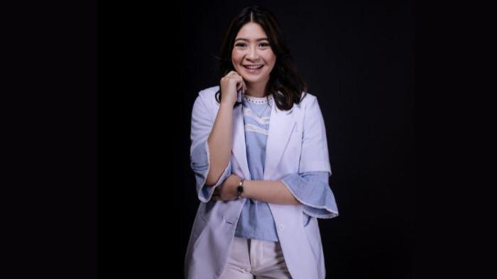 GANTIKAN AYAHNYA- dr Adela Kanasya Adies, politisi muda Partai Golkar berpeluang menggantikan posisi sang ayah Adies Kadir yang dicopot oleh Partai Golkar.