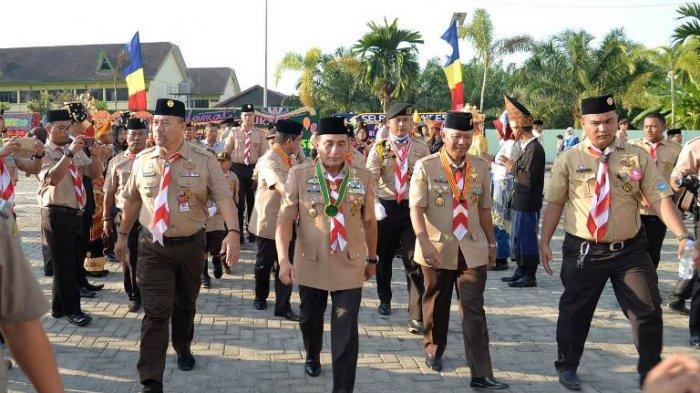 Gubernur Sumatera Utara Edy Rahmayadi saat menghadiri dan menjadi Inspektur Upacara (Irup) pada Apel Besar Kwartir Daerah Gerakan Pramuka Sumatera Utara dalam rangka Peringatan Hari Pramuka Ke-58 yang jatuh pada 14 Agustus di Lapangan Astaka Pancing Medan.