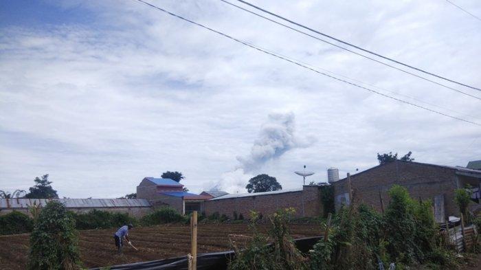 Gunung Sinabung Erupsi Lagi, Kali Ini Luncuran Debu Setinggi 2000 Meter