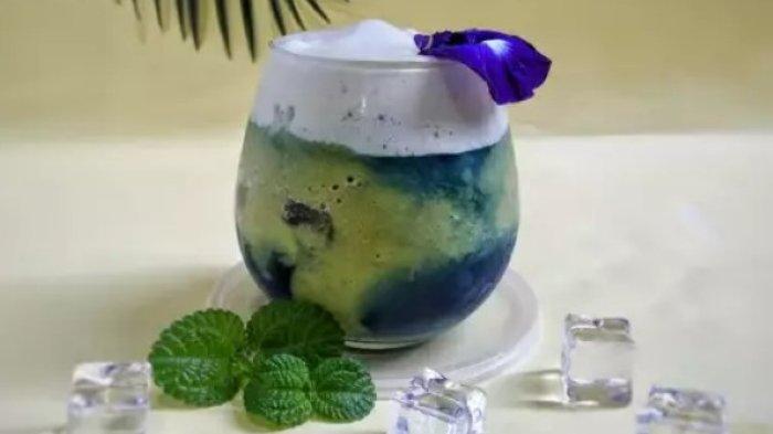 Es Alpukat Bunga Telang, Resep Menu Buka Puasa yang Segar dan Nikmat