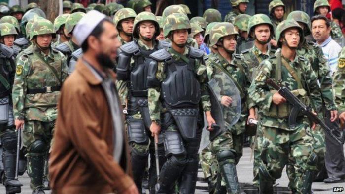 Pejabat Tinggi AS Temukan Bukti-bukti China Berusaha Lakukan Genosida pada Muslim Uighur di Xinjiang