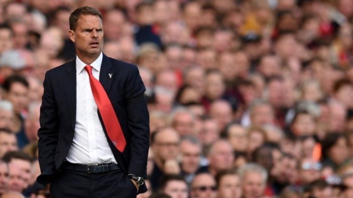 Reaksi pelatih Crystal Palace, Frank de Boer, dalam partai Liga Inggris lawan Liverpool di Anfield, 19 Agustus 2017. OLI SCARFF/AFP/BOLASPORT.COM